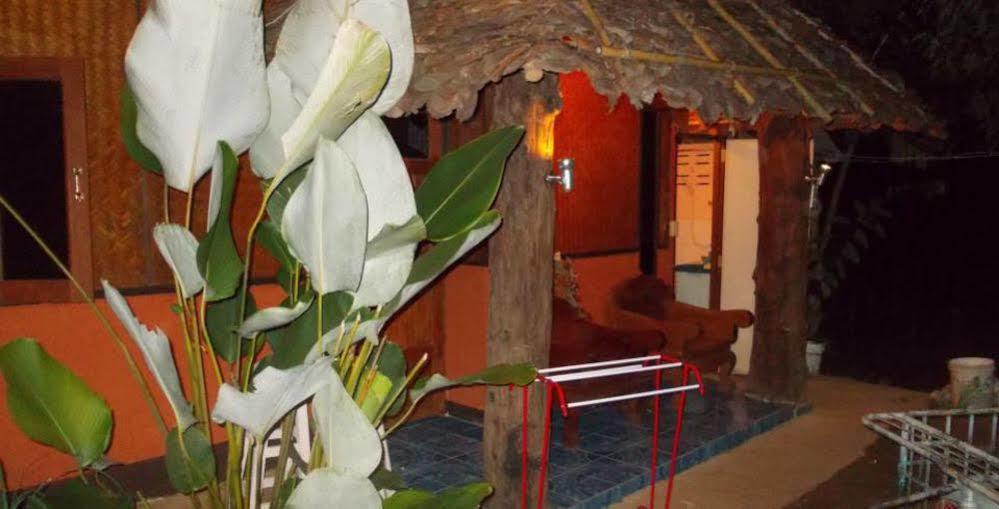 Banpak Phusuay Hotel Paj Kültér fotó